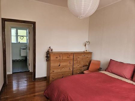 Live in leafy Three Kings – sunny 2-bedroom home - Photo 3