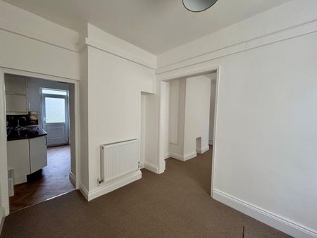 1 bedroom Flat to let - Photo 3