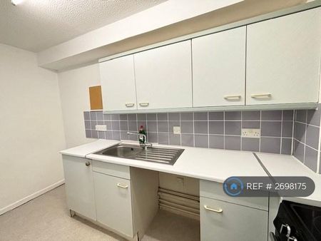 1 bedroom flat to rent - Photo 2