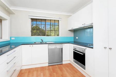 “TOWNHOUSE.” - Photo 5