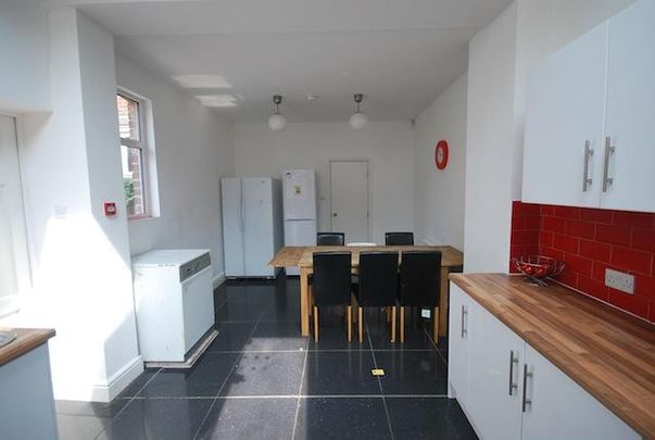 7 bedroom terraced house to rent - Photo 1