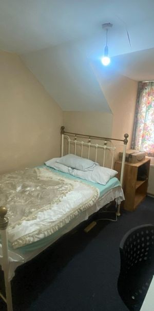 Room in a Shared Flat, Whipps Cross Road, E11 - Photo 1