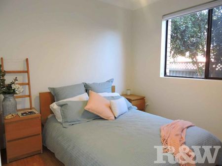 SPACIOUS TWO BEDROOM UNIT WITH COURTYARD - Photo 3