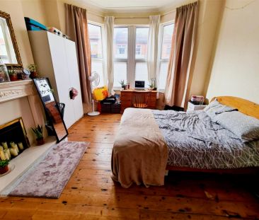 5 Bedroom, 1 Bathroom - Photo 4