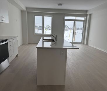 For Lease - 68 Sanderson Drive, Kawartha Lakes, Ontario - Photo 6