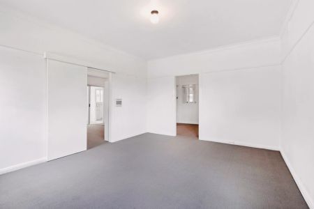 2 Bed, 1 Bath - Photo 4