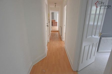 2 bedroom ground floor flat to rent - Photo 2