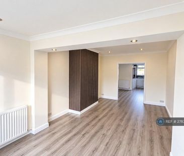 3 bedroom semi-detached house to rent - Photo 3