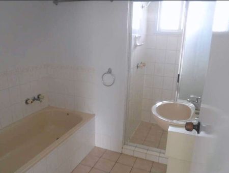 Comfortbale Three Bedroom Home - Rent will be increased to $550 from 03/06/2026 - Photo 5