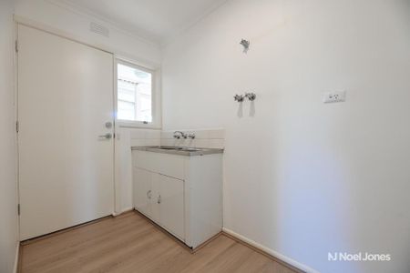 16 Nicholson Street, RINGWOOD EAST - Photo 2