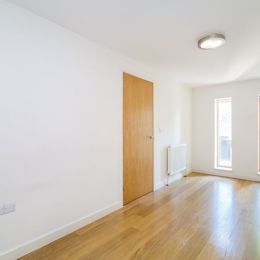 1 Bed Flat, Myles Court, SE16 - Photo 1
