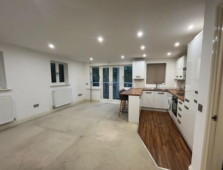 2 bedroom ground floor flat to rent - Photo 2