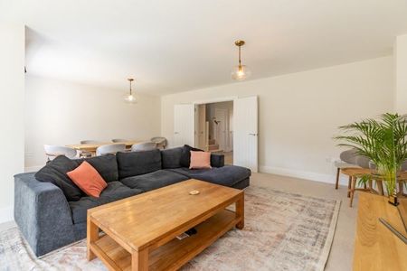 4 bedroom detached house to rent - Photo 2
