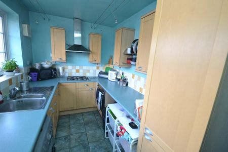 2 bed Flat for Rent - Photo 2