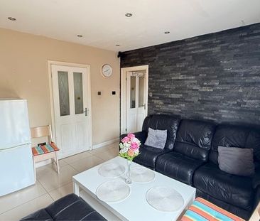 Room in a Shared House, Charles Crescent, HA1 - Photo 5