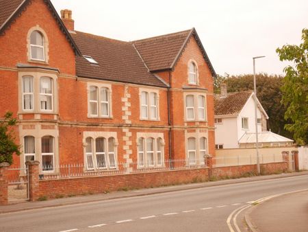 2 bedroom ground floor maisonette to rent - Photo 3