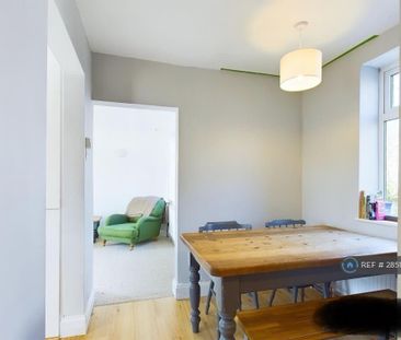 3 bedroom semi-detached house to rent - Photo 3