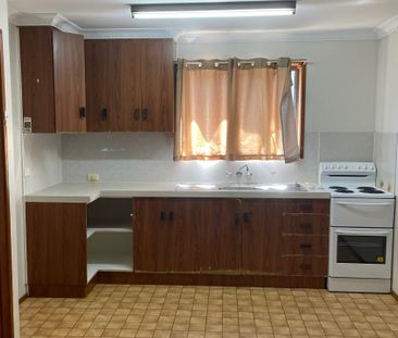 Tidy Unit, close to CBD and beach - POOL IN COMPLEX! - Photo 1