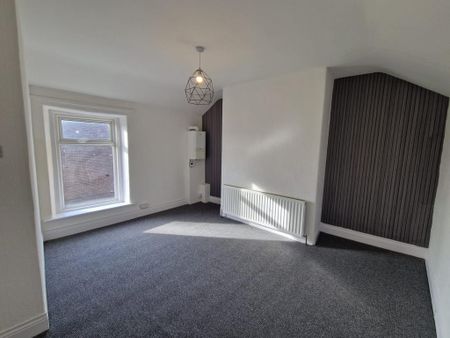 3 bedroom end of terrace house to rent - Photo 2