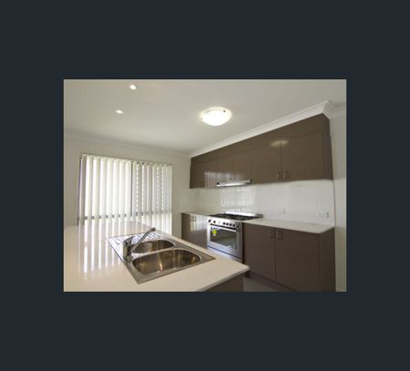 29 Foreshore Drive, Springfield Lakes, Qld 4300 - Photo 4