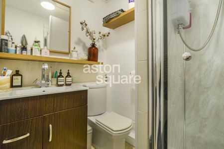 1 bedroom in a flat share to rent - Photo 4