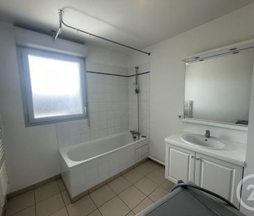Location Appartement 4 pièces 88m² LA NEUVILLETTE 51100 - Photo 4