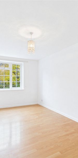 Waters Drive, Staines-Upon-Thames Waters Drive, Staines-Upon-Thames - Photo 1