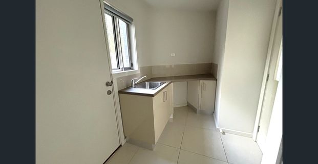 BEAUTIFUL TOWNHOUSE - TOP LOCATION - Photo 1