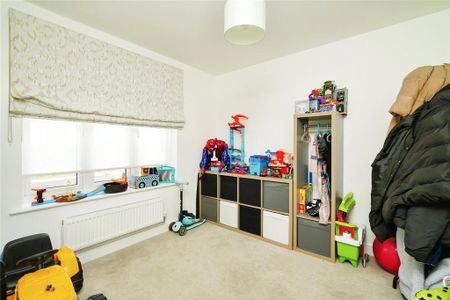 4 bedroom detached house to rent - Photo 4