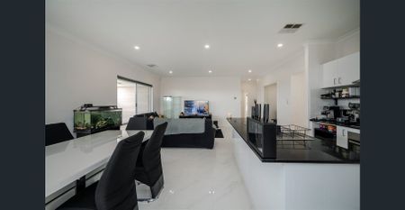 Modern 3x2 Family Home – Low Maintenance Living! - Photo 4