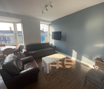 4 bedroom flat to rent - Photo 1