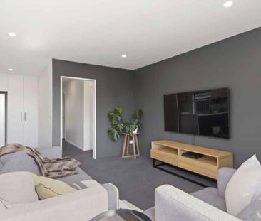Beautiful, Spacious and Modern living, Great Location! - Photo 1