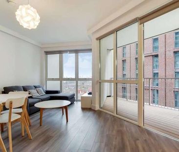 Silvertown Way, Canning Town, E16 - Photo 1