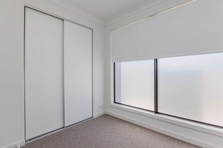 Cutting-Edge Design in an Amazing Location! - Photo 4