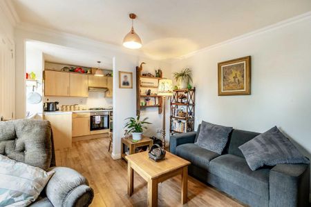 2 bedroom flat to rent - Photo 2