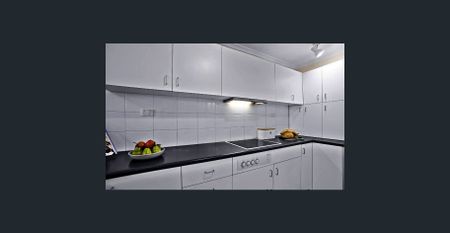 🌟 Executive Marina Living with Unmatched Views - Photo 5