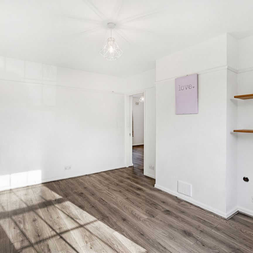 1 bed Apartment - Photo 1