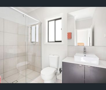Private Rear 1-Bedroom Residence – Bills Included - Photo 3