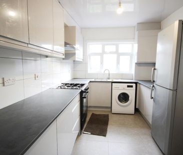 4 bedroom semi-detached house to rent - Photo 6