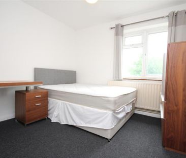 4 bedroom flat to rent - Photo 2