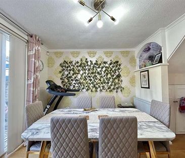 Moorfield, Harlow, CM18 - Photo 1