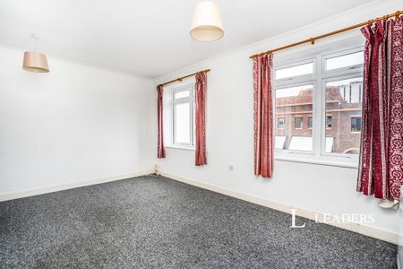 3 bedroom flat to rent - Photo 5