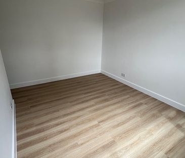 2 Bed Flat, Westover Road, BS9 - Photo 2