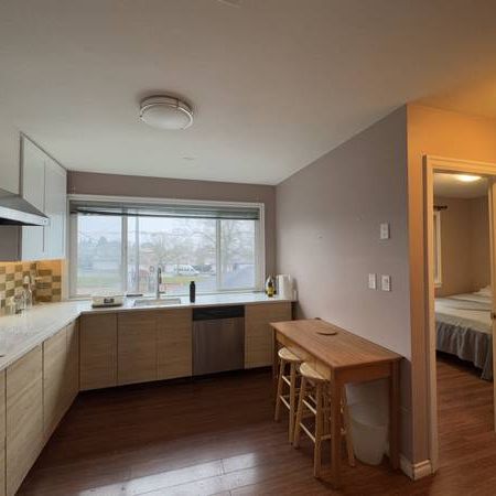 2b1b unit with 7 mins walk to Joyce Station - Photo 3