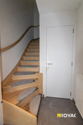 Halfopen nieuwbouwwoning met carport en tuin - Photo 1