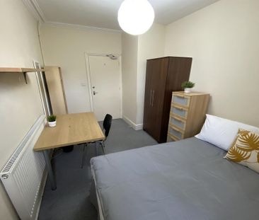 6 bedroom semi-detached house to rent - Photo 1