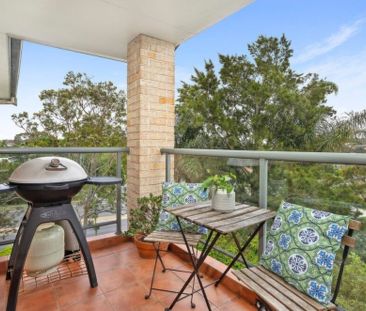 Sun-Drenched Top-Floor Apartment with Tandem Garage - Photo 6