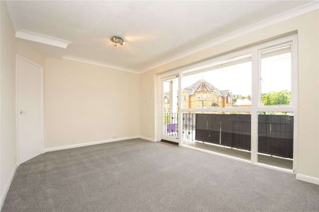 Well presented first floor maisonette set over two floors offering three bedrooms in the centre of Sunningdale. - Photo 2