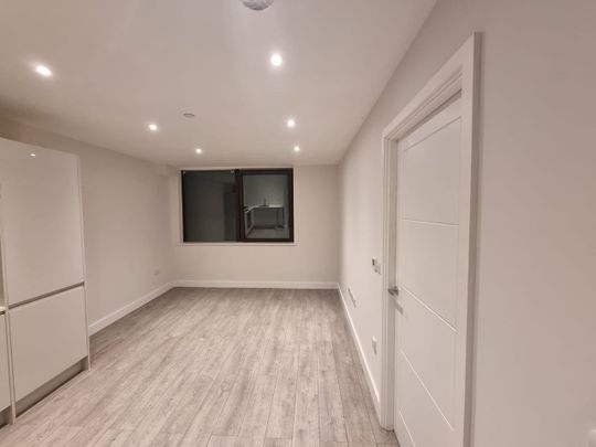 1 Bed Flat, Queens House, HA1 - Photo 1