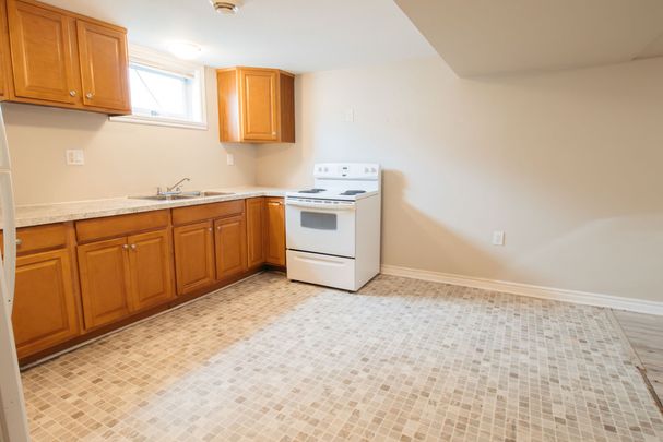 17 Page St, St. Catharines - 1 Bedroom Lower Unit - Photo 1